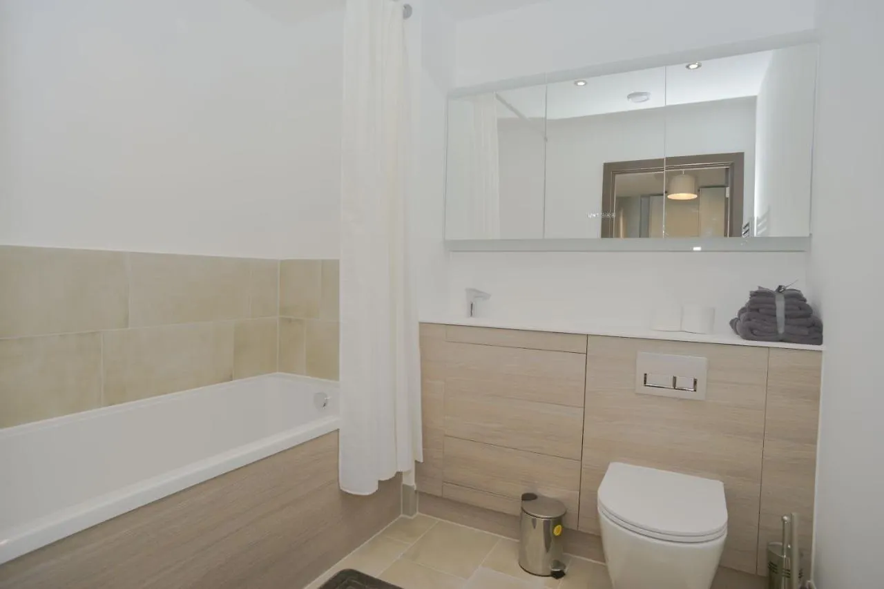 Modern, 2-Bedroom Central Southend Flat,9Th Floor 0*, Southend-on-Sea United Kingdom