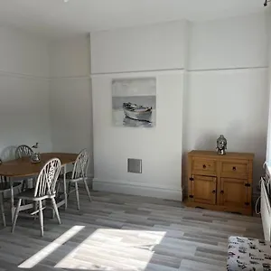  Apartment Flat Beside The Sea